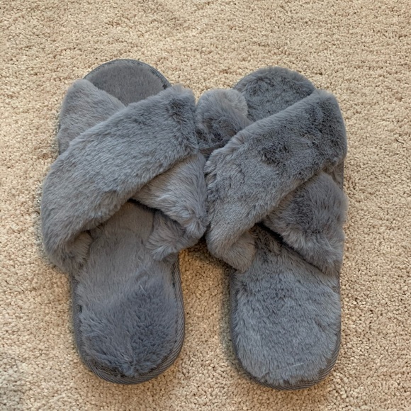 fuzzy criss cross slippers